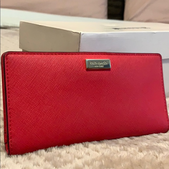 Kate Spade wallet - Picture 1 of 3